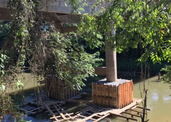 Nova Trento realiza a recuperação de blocos de fundação da ponte Ângelo Cipriani