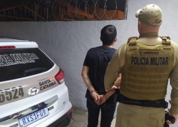 Homem é preso após briga e ameça contra mulher