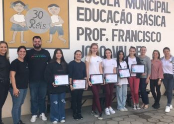Alunos neotrentinos participam de eleição para Grêmio Estudantil nas escolas municipais