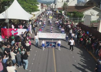 Desfile Festivo reúne grande público no Centro de São João Batista
