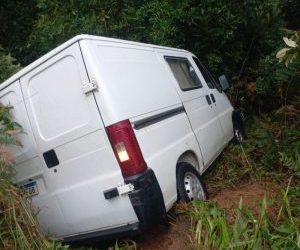 Motorista fica ferido após saída de pista na Rodovia SC-108