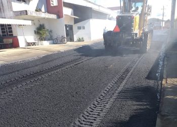 Prefeitura de São João Batista executa obras de asfaltamento em mais cinco ruas