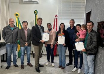Prefeitura de Major Gercino entrega mais oito registros de imóveis através da Reurb