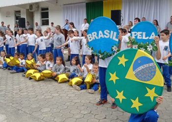 Desfile Cívico em Major Gercino tem mais de 700 estudantes