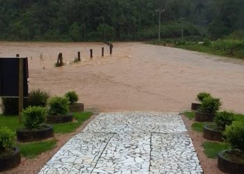 Chuva invade residências e causa transtornos no interior de Major Gercino