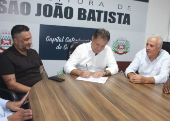 Prefeitura de São João Batista assina ordem de serviço do novo asfalto da Tajuba I e Rio do Braço