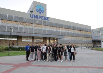 Colégio Unifebe recebe estudantes italianos em intercâmbio cultural