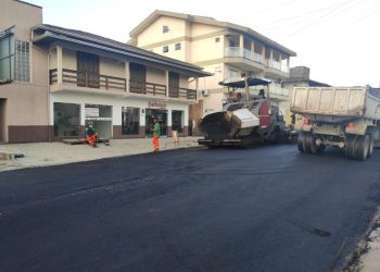 Rua João Andregtoni recebe pavimentação asfáltica no Centro de SJB