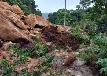 Morro da Mina é interditado para veículos após queda de barreira no Aguti, em Nova Trento