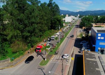 São João Batista envia comboio de maquinários e caminhões para prestar apoio ao RS