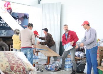 Donativos arrecadados em Canelinha são enviados ao RS