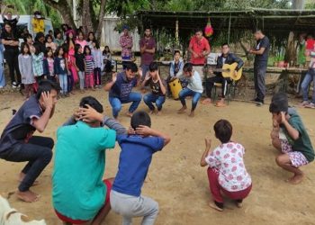Acadêmicos de Pedagogia da Unifebe visitam aldeia indígena em Major Gercino