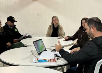 SindiEducar entrega Termo de Compromisso aos candidatos a prefeito e vice de São João Batista