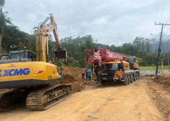 Prefeitura instala kit de transposição na nova ponte de acesso à localidade do Óleo