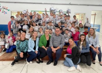 Major Gercino inicia entrega de uniformes escolares para estudantes da Rede Municipal