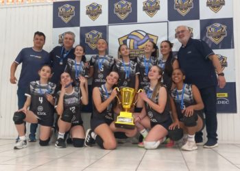 Equipe feminina sub-15 da Fube conquista o terceiro lugar na Copa Adec de Escolinhas de Voleibol