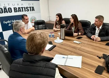 Prefeitura de São João Batista e Governo do Estado avançam em tratativas para municipalização da Escola Patrício Teixeira Brasil