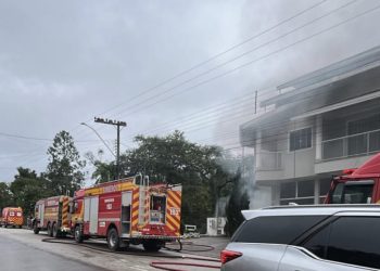 Incêndio é registrado em loja de móveis no Centro de Major Gercino