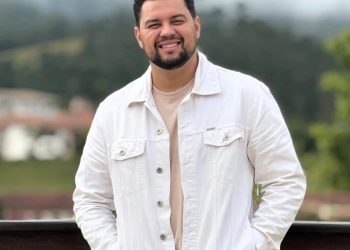 Cantor grava clipe sobre o Caminho do Louvor e destaca o Ramal Padre Léo em São João Batista