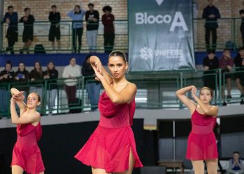 Mostra de Dança movimenta e emociona intervalo de aulas na Unifebe