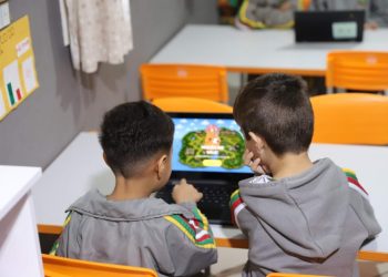Acadêmicos de Sistemas de Informação aplicam jogo educativo em sala de aula