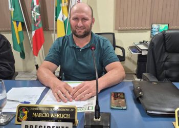 Márcio Werlich preside sessão ordinária da Câmara de Vereadores de Major Gercino