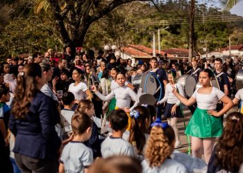 Desfile Cívico celebra “Os Brasis que habitam a escola” em Major Gercino