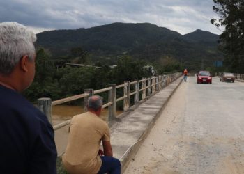 Engenheiros realizam inspeção técnica nas pontes de Canelinha