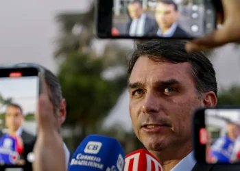 Flávio Bolsonaro diz que vai pedir anulação das eleições
