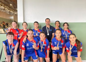 Equipe feminina sub-14 da Fube conquista terceiro lugar em torneio de futsal em Brusque