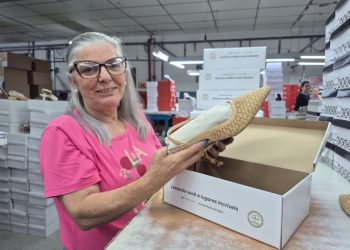 ESPECIAL: Sandrinha, uma vida dedicada ao acabamento dos calçados